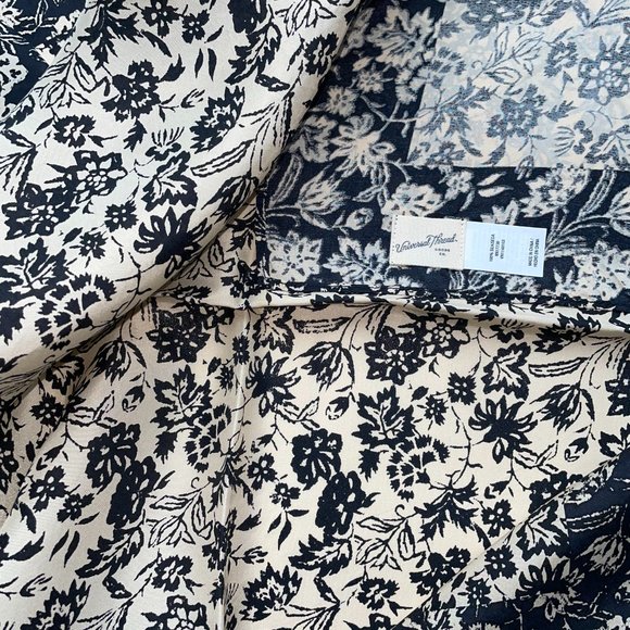 Universal Thread silk 100% scarf NWOT - Picture 2 of 2